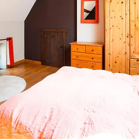 House In Sint Jansrade With Pool 度假居