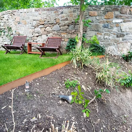 House In Sint Jansrade With Pool 度假居 *